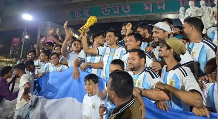 ম্যাচ সকাল সাতটায়, তার আগেই ঢাকা বিশ্ববিদ্যালয়ের টিএসসি দখল আর্জেন্টাইন সমর্থকদের
